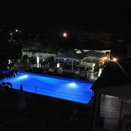 Marietta Apartmanhotel Pasztída